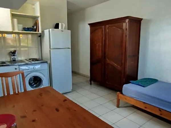 Studio meublé et équipé