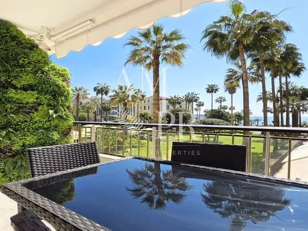Cannes Croisette - Appartement 3 pièces de 127m2 - Vue mer et Parc