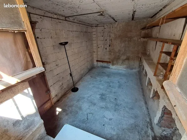 13 m2 GARDE-MEUBLES/TRÈS GRANDE CAVE/ ESPACE DE STOCKAGE