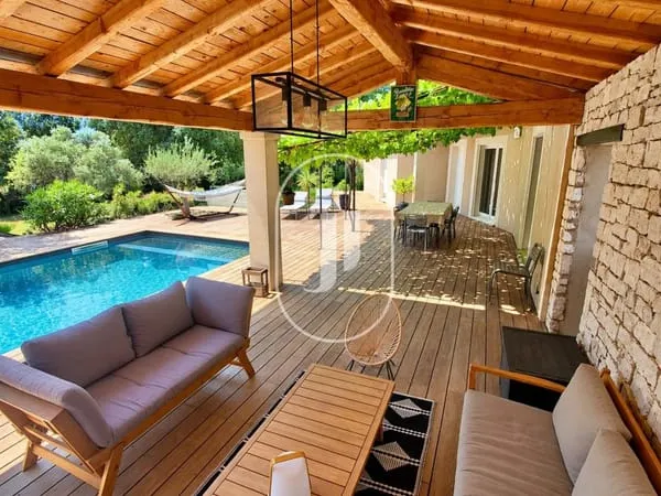 Élégante villa de plain-pied à vendre proche de Ste-Cécile