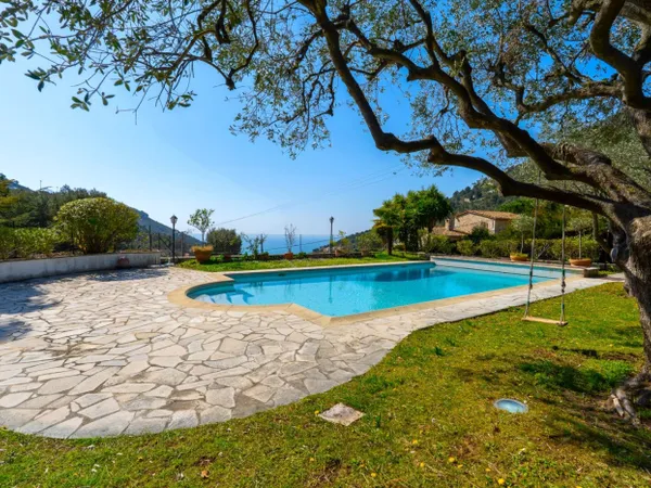 Proche MONACO, terrain plat, Maison 7 pièces