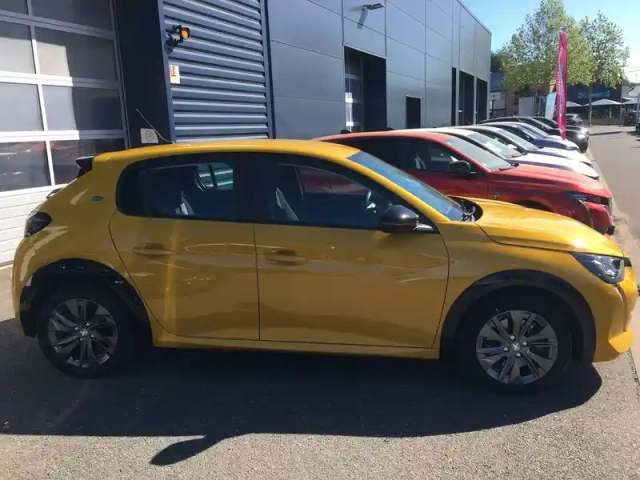 Peugeot 208 electrique 50 kwh 136ch — photo 4