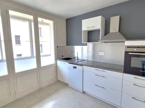 Chambéry centre - Très joli F3 de 78 m2 - cave et grenier
