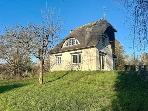 Belle maison avec un atelier de 250m2 idéal investisseur.