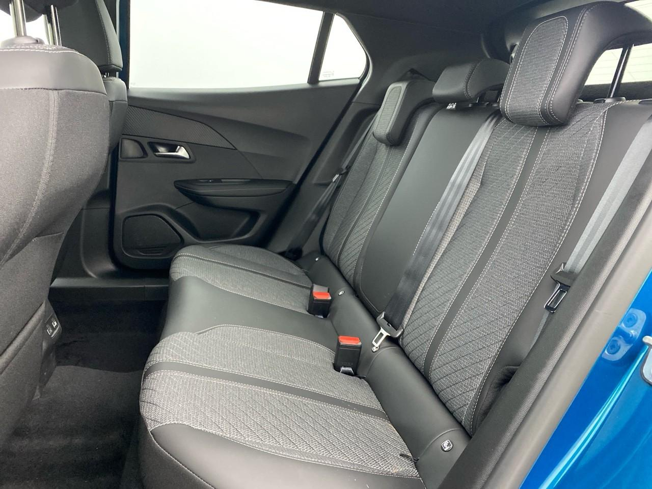 Peugeot 2008 hybrid 145 ch e-dcs6 allure — photo 10