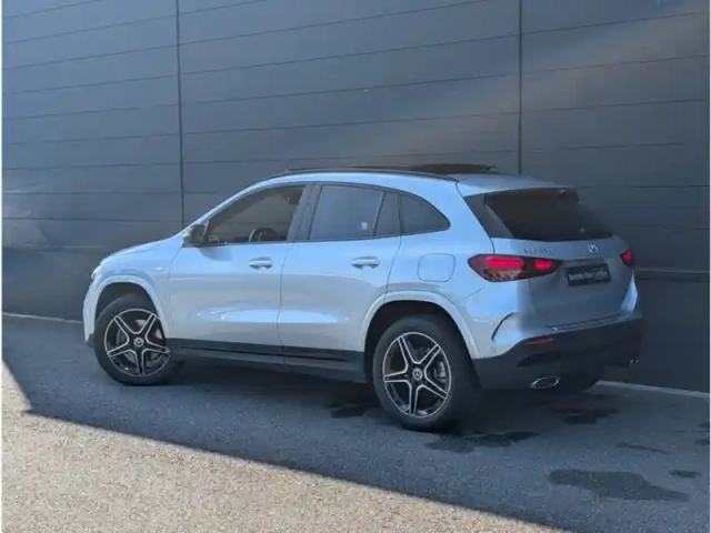 Mercedes Gla 250 e hybrid eq — photo 3