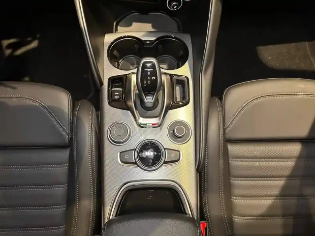 Alfa Romeo Giulia 2.2 160 ch at8 — photo 82