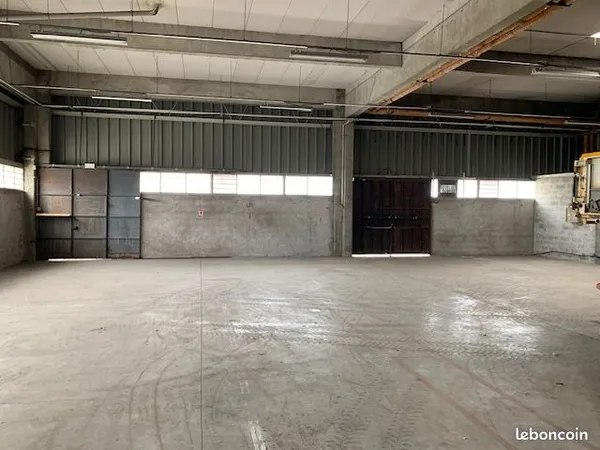 PESSAC - local d'activités/commerce 800 m²