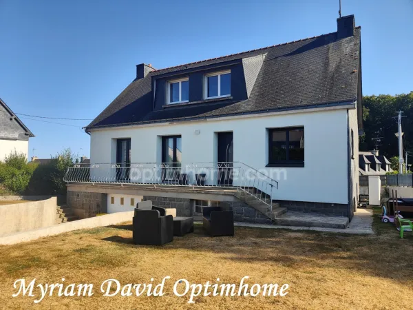 Maison familiale rénovée 128 m² - 5 chambres - Sous-sol complet - Rostrenen