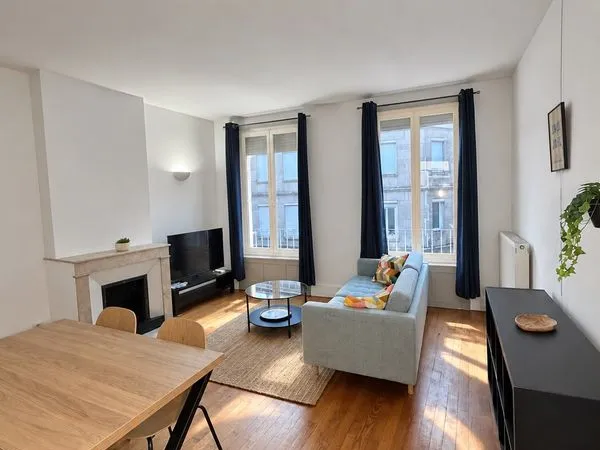 T2 meublé Saint Etienne place Jean Jaurès 2ème étages 62m²
