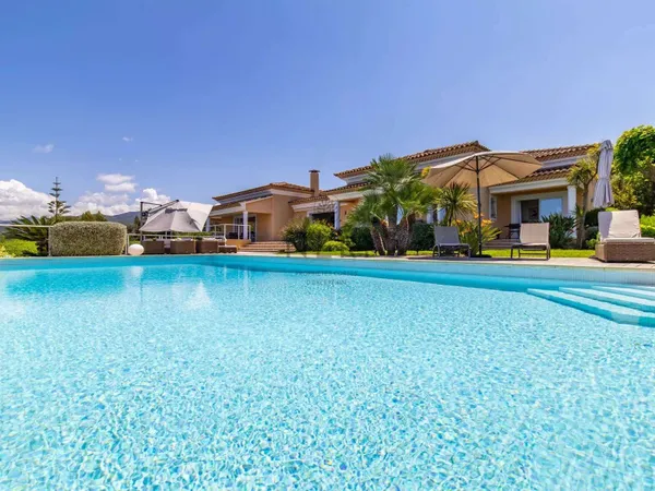 Villa 11 pièces 250 m²
