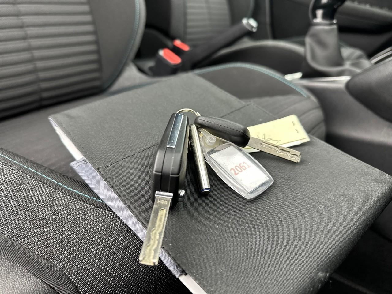 Peugeot 208 puretech 75 s&s bvm5 style — photo 31