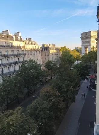 Confortable studio, vue Arc de Triomphe