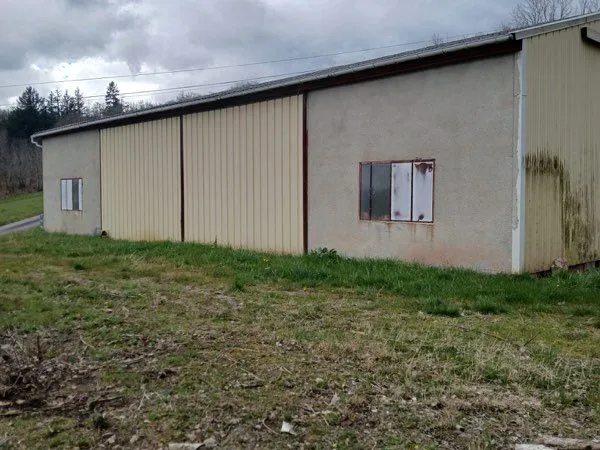 Hangar + terrain