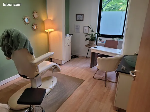 Salle de consultation équipée, 3 jours/semaine