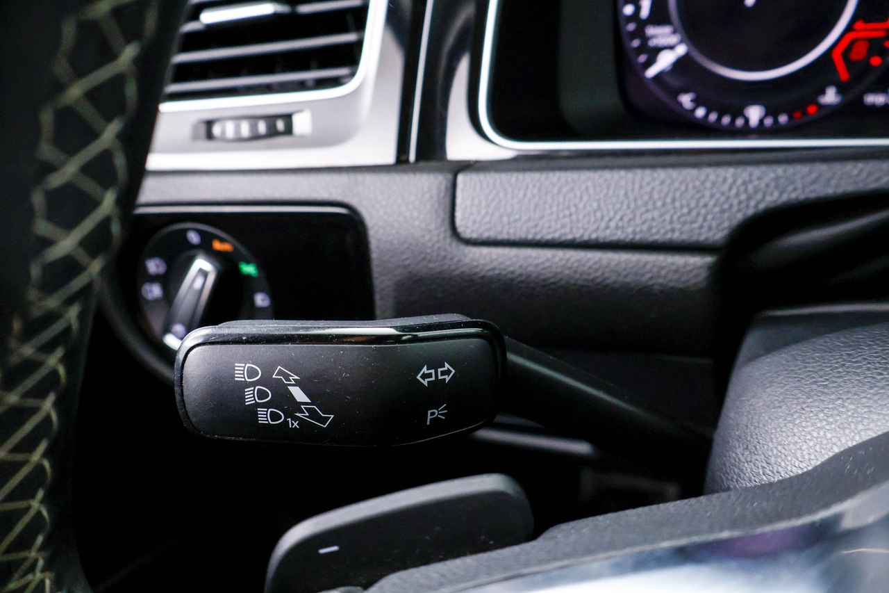Volkswagen Golf 7 — photo 21