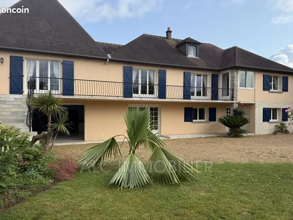 Maison 9 pièces 280 m²