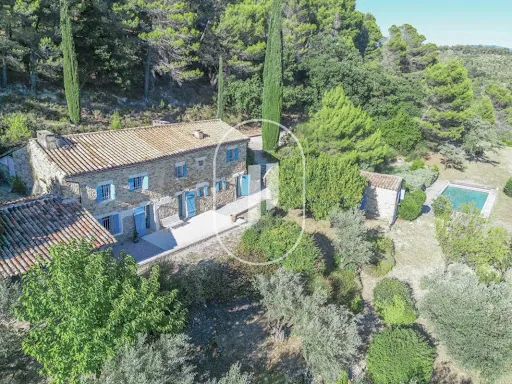 Propriété 5 pièces 165 m²