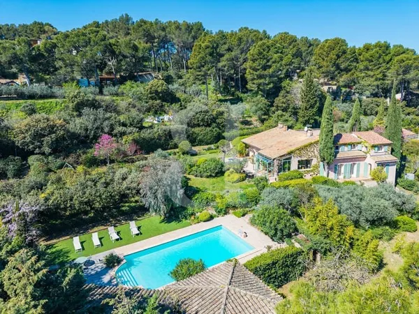 Villa traditionelle d'architecte avec picine et vue panoramique