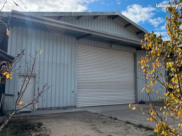 À louer - Bâtiment professionnel 393 m² avec atelier et mezzanine Lège-Cap-Ferret
