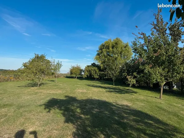 Terrain à bâtir viabilisé de 749 m² vue prairie