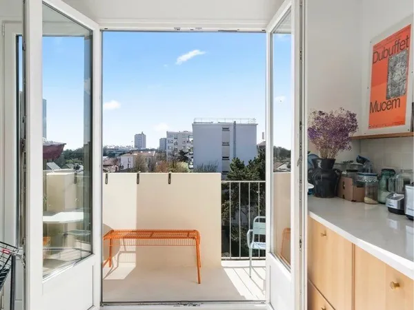 Appartement 2 chambres et balcon aux Lilas