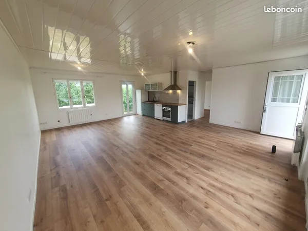 Maison très ensoleillée, clos, 600M2, Sous sol, Pompe à chaleur, -1Km d'un supermarché