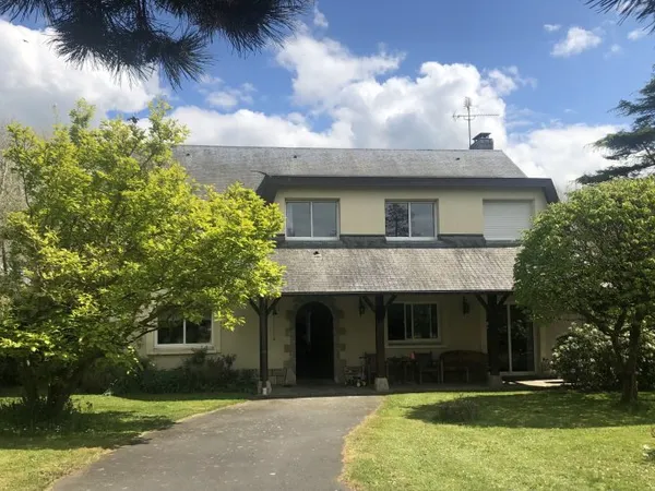 Vends maison avec piscine couverte