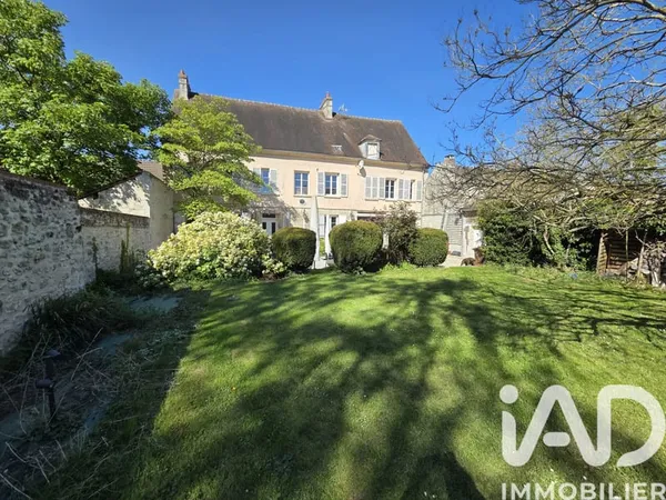 Maison 11 pièces 266 m²