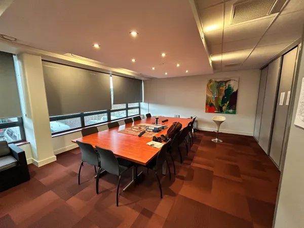 Local professionnel 99 m²