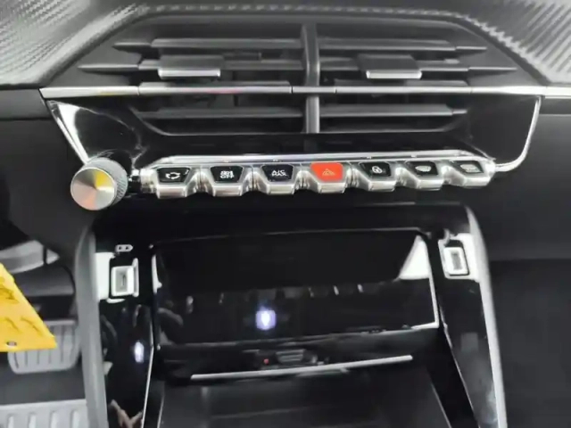 Peugeot 2008 puretech 130 s&amp;s bvm6 allure pack — photo 13