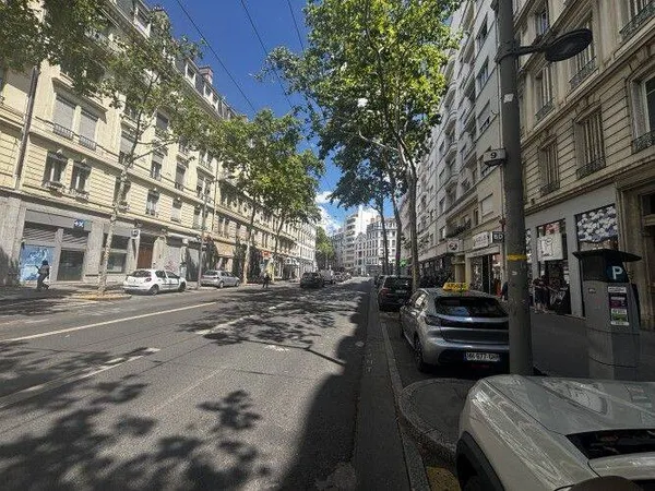 Local commercial 160 m²
