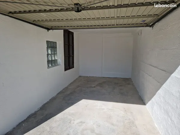 Garage fermé à vendre - Riom proche gare - 12,75 m²