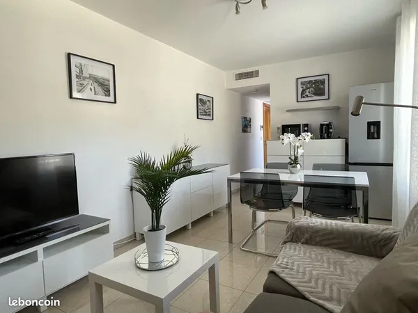 T1 bis 36 m², balcon 6 m², box 20 m², dernier étage, ascenseur