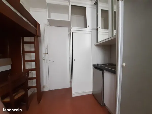 Studette 6ème meublée rue scheffer