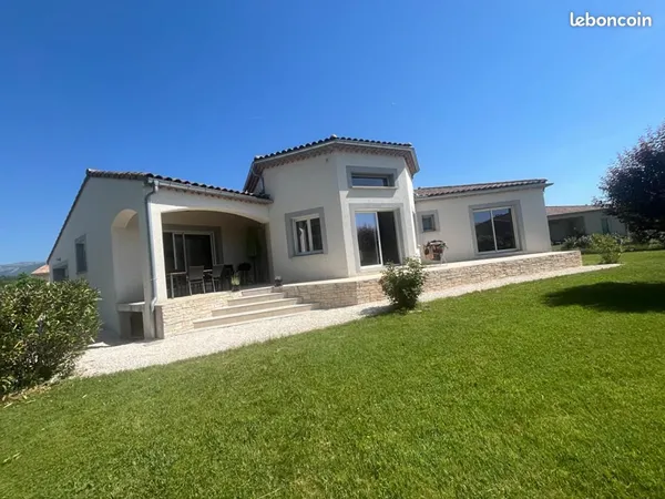 Villa 5 pièces 146 m²