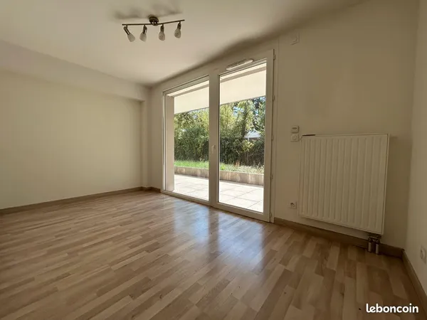 Location bureau indépendant très lumineux 15m2 rdc écoquartier centre Douvaine 750