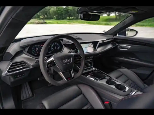 Audi E-Tron rs  gt 598ch quattro — photo 28