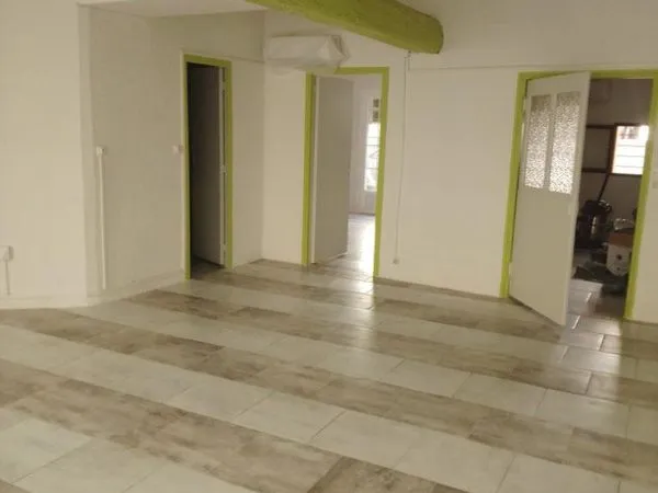 LOCAL DE BUREAUX - PROFESSION LIBERALE 75m² + SOUS-SOL 30m²