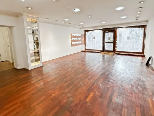 Local commercial 175 m²
