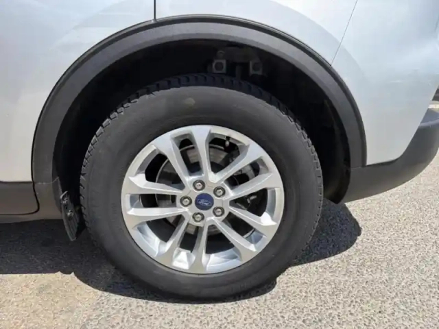 Ford Kuga 1.5 ecoblue 120ch titanium — photo 9