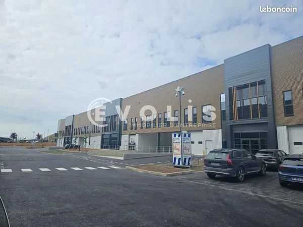 Local d'activité 1 843 m²