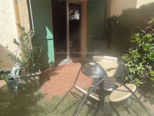 STUDIO AVEC JARDIN ET PARKING