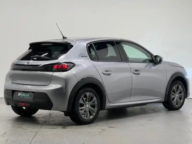 Peugeot 208 e- 136ch style — photo 3