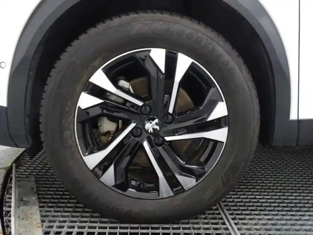 Peugeot 2008 e- 136ch gt — photo 10