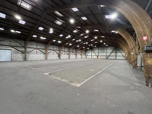 Entrepôt 3096 m²