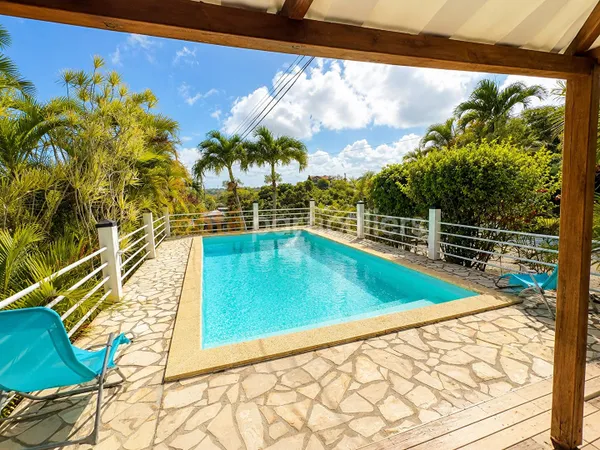 À LOUER -SUPERBE T3 MEUBLÉ DE 87 M² Sainte Anne