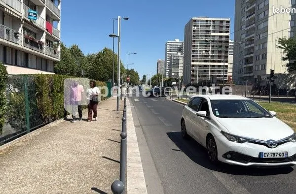 Local commercial 295 m²