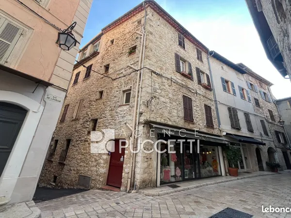 Maison 10 pièces 217 m²