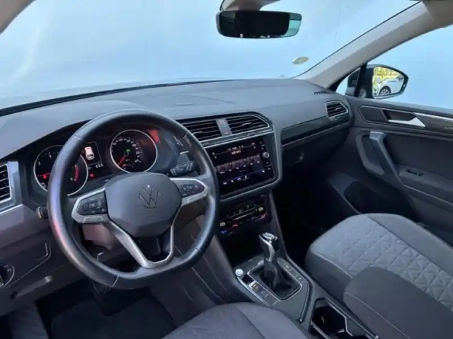 Volkswagen Tiguan 2.0 tdi 150ch life plus dsg7 — photo 13